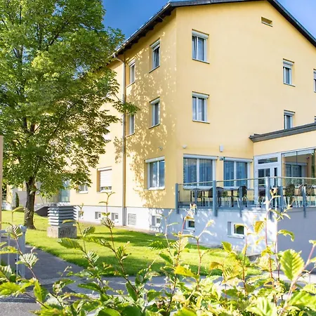Jufa Garni Am Hotel *